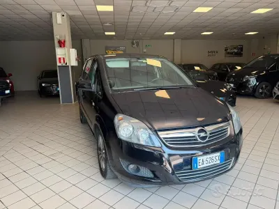 Usata Opel Zafira Cosmo 125 CV (91 kW) 2010 Nero Monovolume