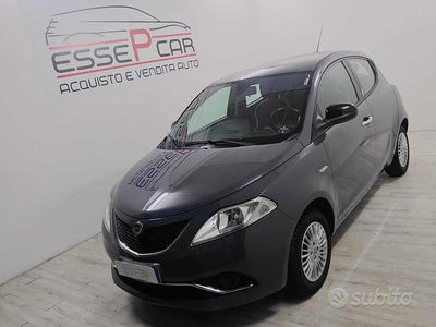 Usata Lancia Ypsilon Gold 69 CV (50 kW) 2016 Grigio Utilitaria