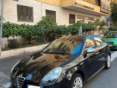 Usata Alfa Romeo Giulietta Distinctive 170 CV (125 kW) 2011 Nero Utilitaria