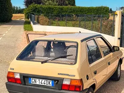 Usata Skoda Favorit 58 CV (42 kW) 1991 Marrone Berlina