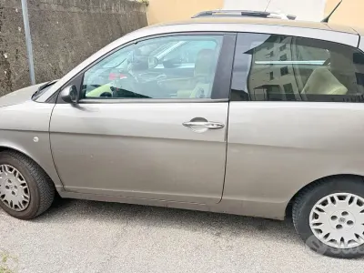 Usata Lancia Ypsilon 70 CV (51 kW) 2005 Grigio Utilitaria