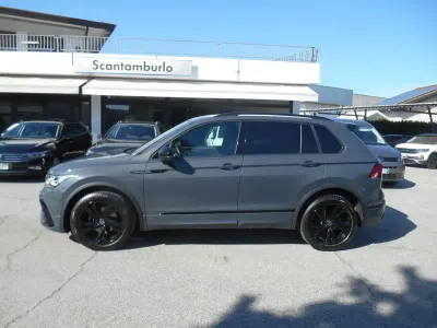 Usata VW Tiguan R-line 150 CV (110 kW) 2024 Grigio SUV