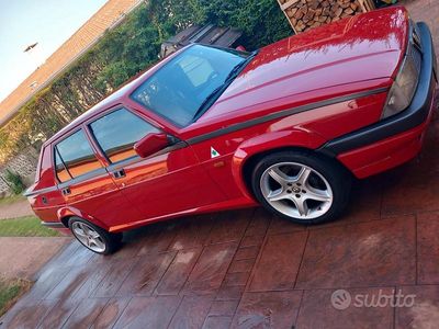 Usata Alfa Romeo 75 148 CV (108 kW) 1988 Rosso Berlina