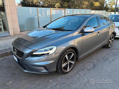 Usata Volvo V40 R-Design 152 CV (111 kW) 2020 Grigio Berlina