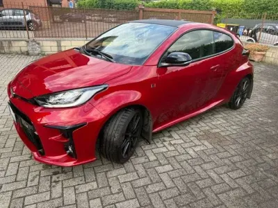 Usata Toyota Yaris 261 CV (191 kW) 2023 Rosso Utilitaria