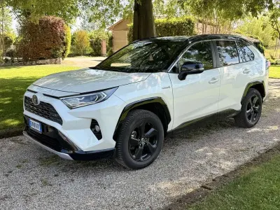 Usata Toyota RAV4 Hybrid Style 296 CV (217 kW) 2019 SUV