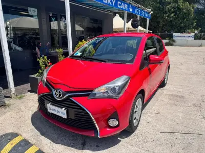 Usata Toyota Yaris Active 69 CV (50 kW) 2015 Rosso Utilitaria