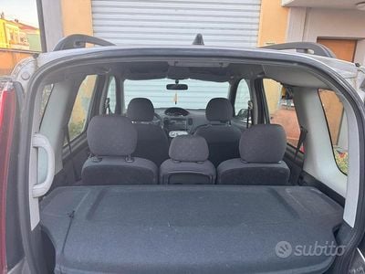 Usata Toyota Yaris 75 CV (55 kW) 2005 Grigio Station wagon