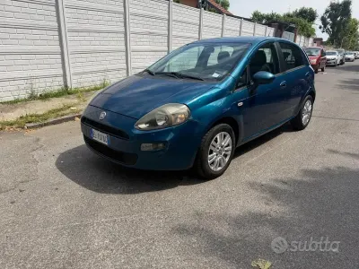 Usata Fiat Grande Punto 69 CV (50 kW) 2012 Bluazzurro Utilitaria