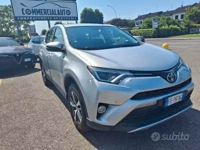 Usata Toyota RAV4 Style 143 CV (105 kW) 2016 Grigio SUV