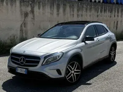 Usata Mercedes GLA200 Premium 136 CV (100 kW) 2016 Argento SUV