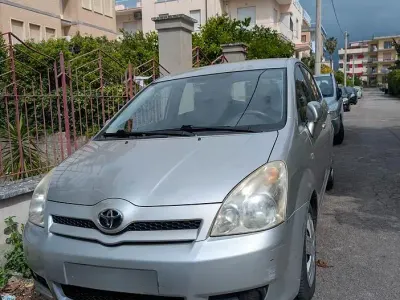 Usata Toyota Corolla Verso 136 CV (100 kW) 2007 Grigio Monovolume