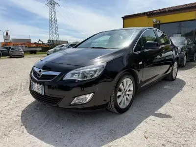 Usata Opel Astra 125 CV (91 kW) 2010 Nero Berlina