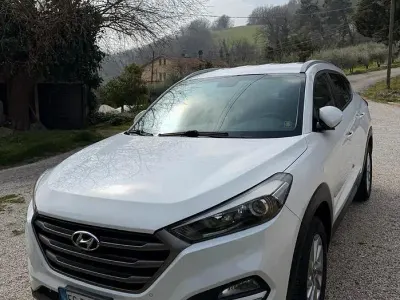 Usata Hyundai Tucson Comfort 132 CV (97 kW) 2016 Bianco SUV