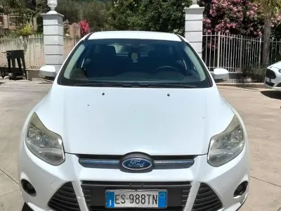 Usata Ford Focus 115 CV (84 kW) 2012 Bianco Berlina