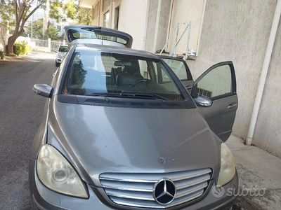 Mercedes B200