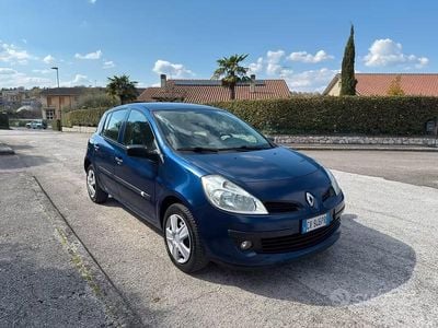 Usata Renault Clio II 2005 Blu Berlina