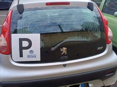 Usata Peugeot 107 54 CV (39 kW) 2006 Argento Utilitaria