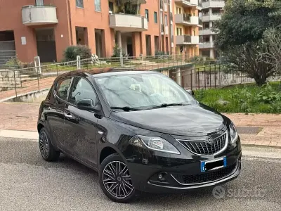 Usata Lancia Ypsilon Gold 69 CV (50 kW) 2021 Nero Utilitaria