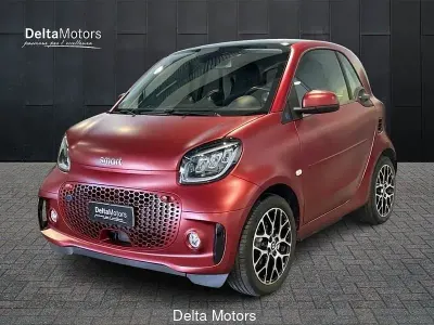 Usata Smart ForTwo Coupé Prime 60 kW (82 CV) 2023 Bordeaux metallizzato Utilitaria