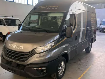 Nuova Iveco Daily 136 CV (100 kW) 2026 Grigio ulm metallizzato Furgone