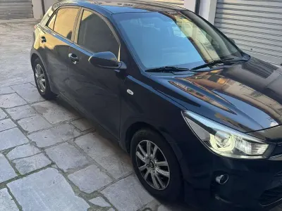 Usata Kia Rio Active 77 CV (56 kW) 2018 Nero Berlina