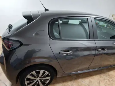 Usata Peugeot 208 Active 102 CV (75 kW) 2020 Grigio Utilitaria