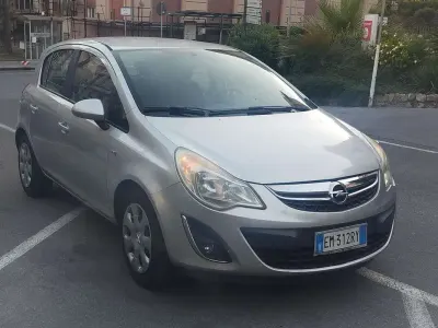 Usata Opel Corsa Edition 86 CV (63 kW) 2012 Utilitaria