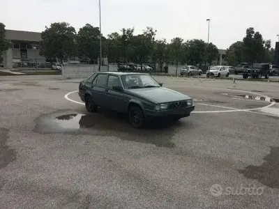 Usata Alfa Romeo 75 110 CV (80 kW) 1987 Verde Berlina