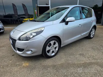 Usata Renault Scenic E-Tech Dynamique 110 CV (80 kW) 2011 Grigio Monovolume