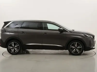 Usata Peugeot 5008 GT 131 CV (96 kW) 2022 Grigiogrigio SUV