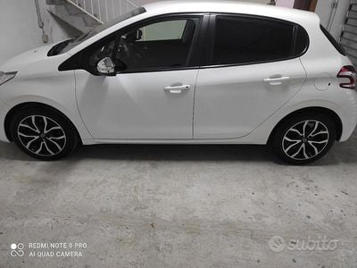 Usata Peugeot 208 68 CV (50 kW) 2014 Bianco Utilitaria