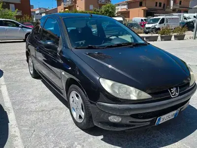 Usata Peugeot 206 68 CV (50 kW) 2004 Nero Utilitaria