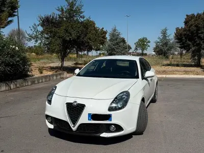 Usata Alfa Romeo Giulietta Distinctive 105 CV (77 kW) 2015 Bianco Utilitaria