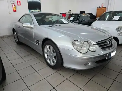 Usata Mercedes SL500 306 CV (225 kW) 2001 Argento Cabrio