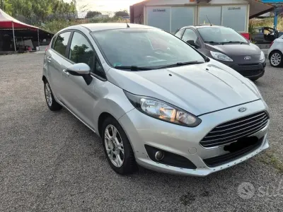 Usata Ford Fiesta Titanium 95 CV (69 kW) 2014 Grigio Utilitaria