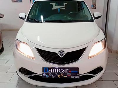 Usata Lancia Ypsilon 85 CV (62 kW) 2015 Bianco Utilitaria