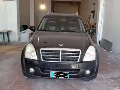 Usata SsangYong Rexton II 186 CV (136 kW) 2007 Nero SUV
