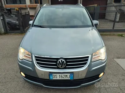 Usata VW Touran 140 CV (102 kW) 2009 Grigio Monovolume