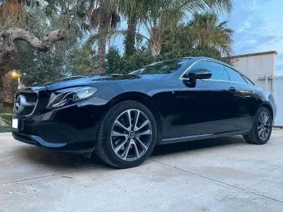 Usata Mercedes E220 194 CV (142 kW) 2019 Nero Coupé