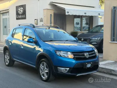 Usata Dacia Sandero Stepway 90 CV (66 kW) 2014 Azzurro Berlina