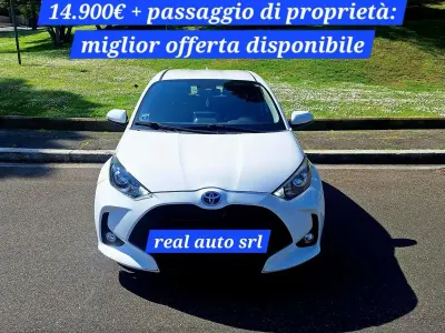 Usata Toyota Yaris Hybrid 92 CV (67 kW) 2020 Bianco Berlina