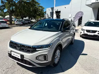 Usata VW T-Roc Life 110 CV (80 kW) 2022 Grigio SUV