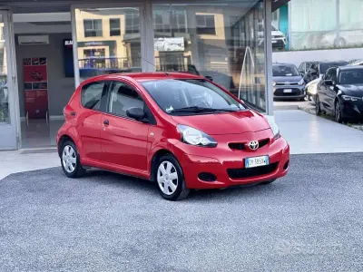 Usata Toyota Aygo 68 CV (50 kW) 2009 Rosso Utilitaria