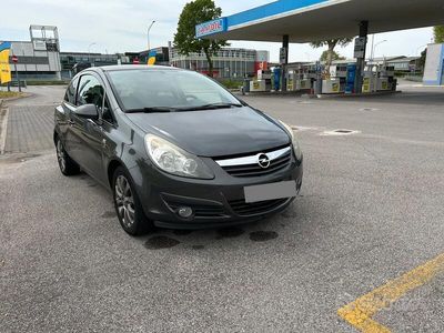 usata Opel Corsa 1.3 diesel 239.000km OK neopatentati