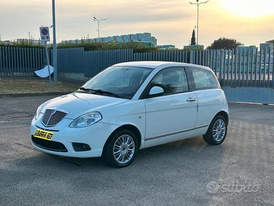 Usata Lancia Ypsilon 75 CV (55 kW) 2010 Bianco Utilitaria