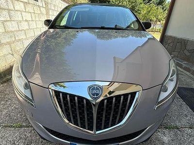 Usata Lancia Delta 90 CV (66 kW) 2011 Marrone Utilitaria