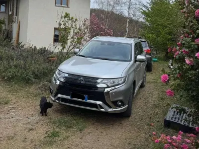 Usata Mitsubishi Outlander P-HEV Instyle 135 CV (99 kW) 2020 Argento SUV