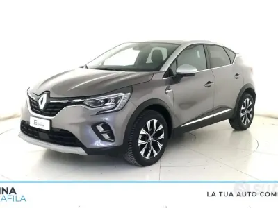 Usata Renault Captur Techno 91 CV (66 kW) 2024 Grigio scuro tetto grigio chiaro SUV