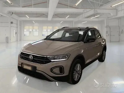Usata VW T-Roc Life 150 CV (110 kW) 2022 Grigio SUV
